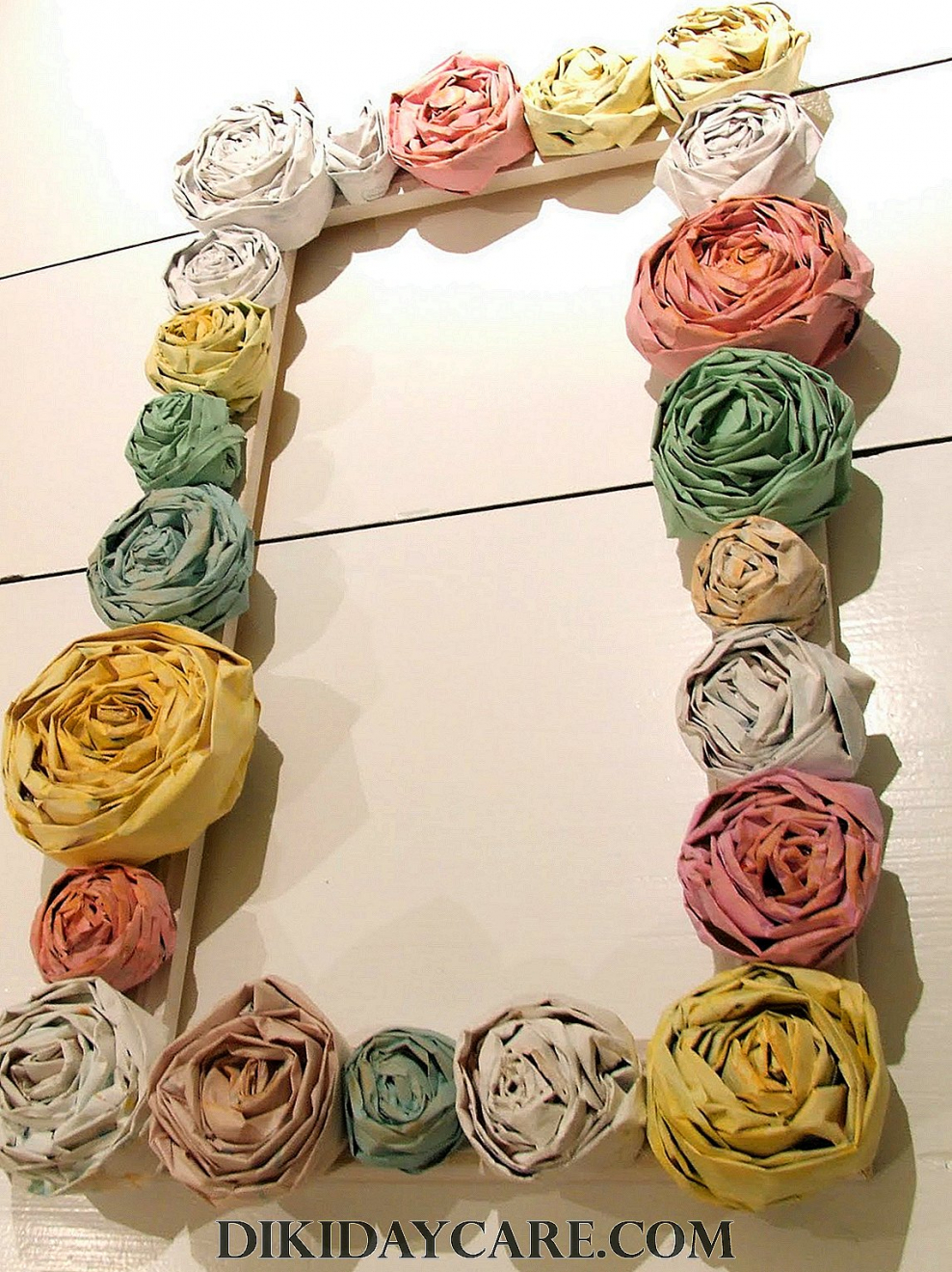 Фоторамки из бумажных цветов