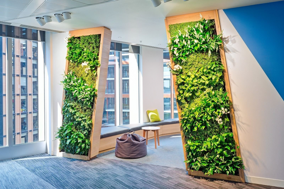 Фитостена в интерьере лофт