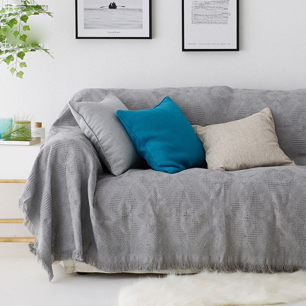 Стильные покрывала на диван