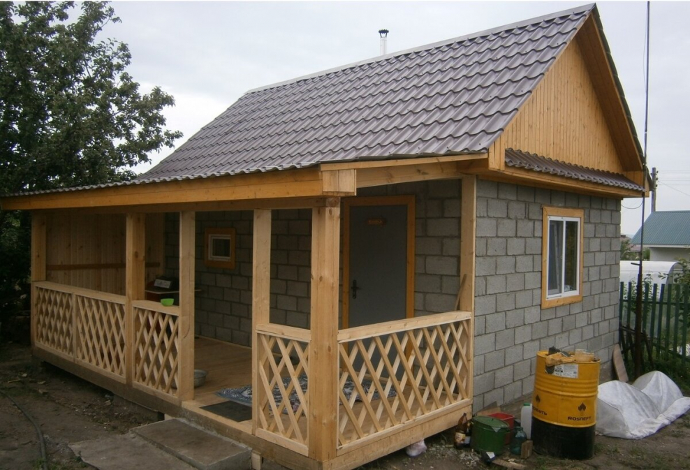 Баня с террасой из блока 3 на 5