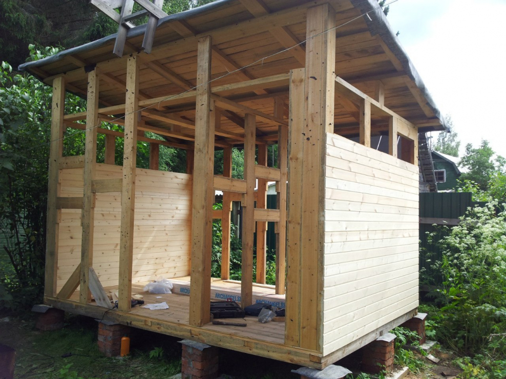 Летний домик шалаш