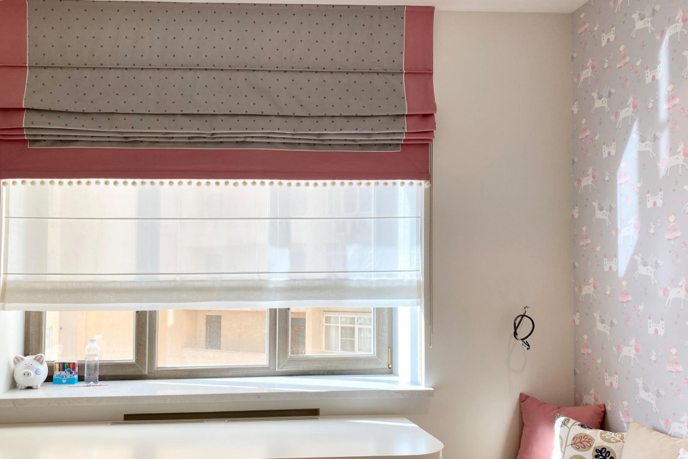 Двойные римские шторы для детской