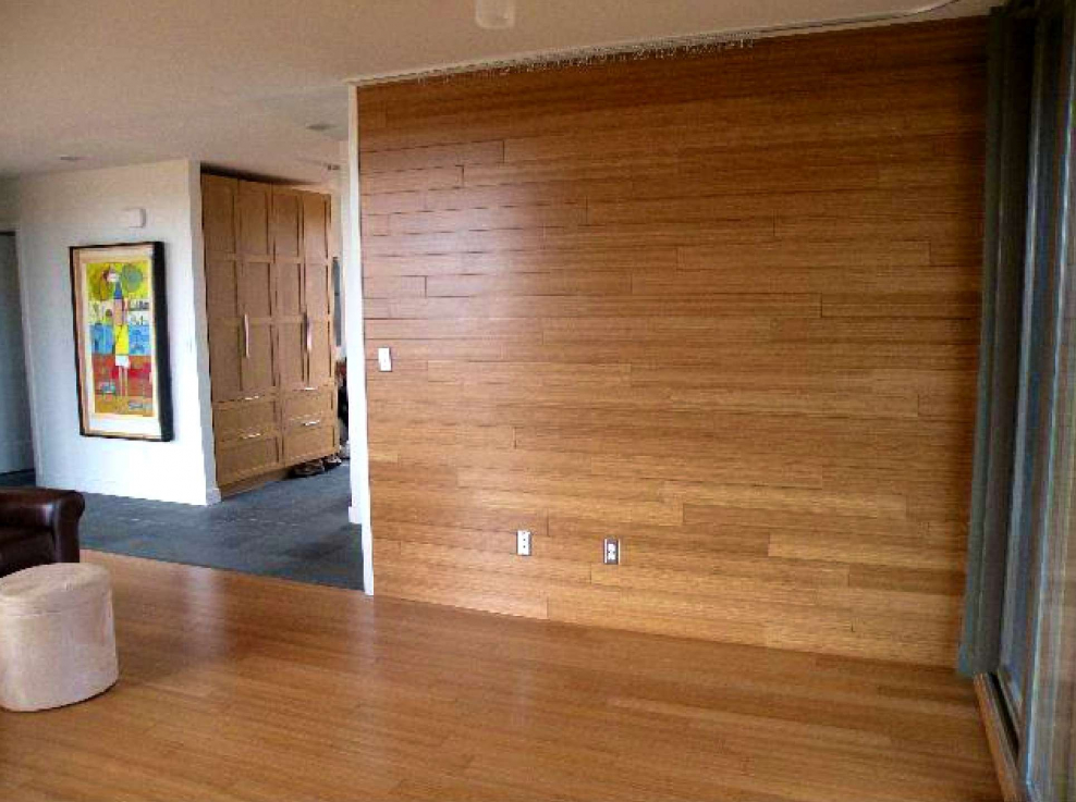 Ламинат на стене наполовину