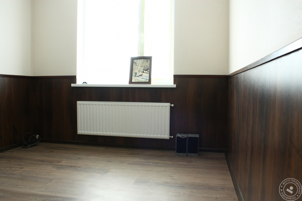 Ламинат на половину стены