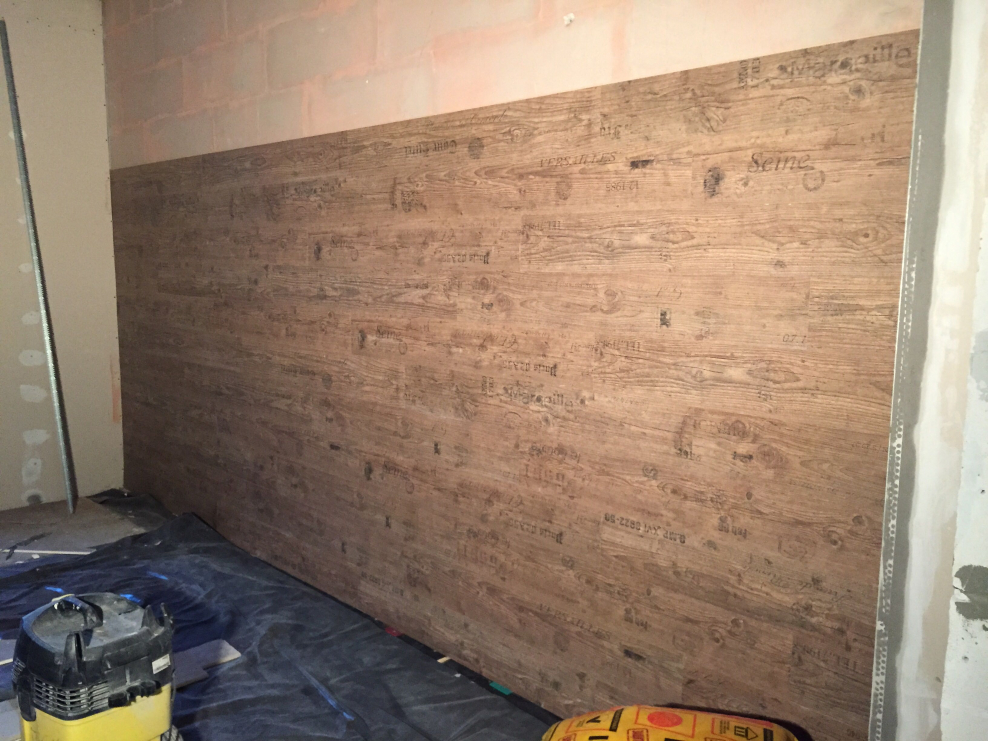 Обрамление ламината на стене