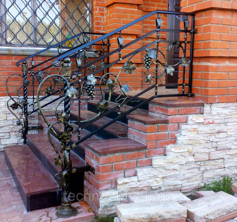 Кованое ограждение крыльца