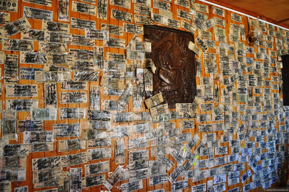 Обклеенная стена