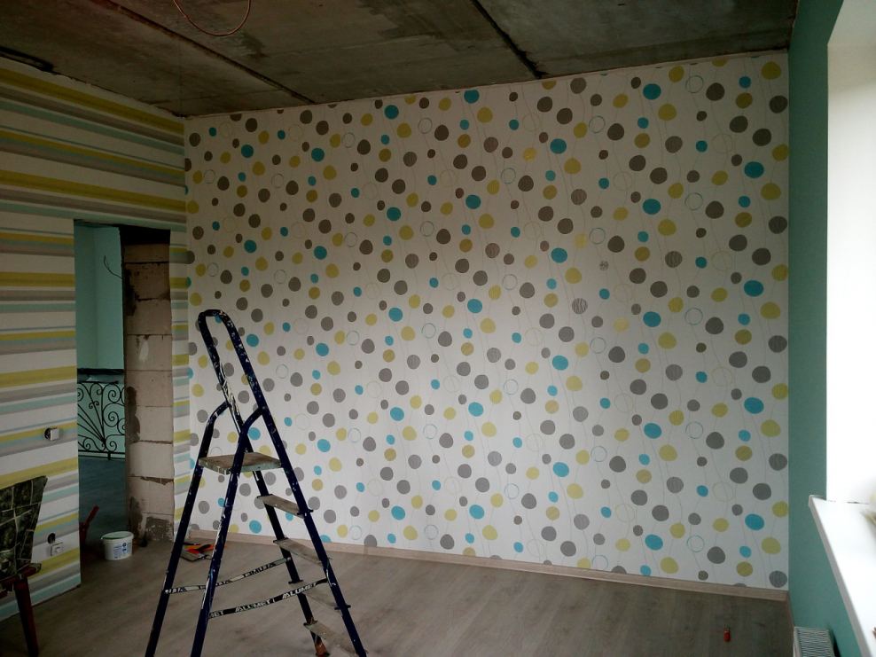 Оклеить комнату