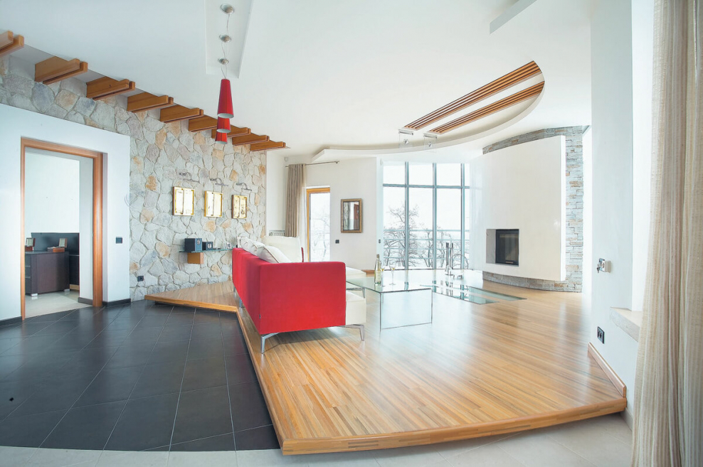 Разноуровневый пол в гостиной