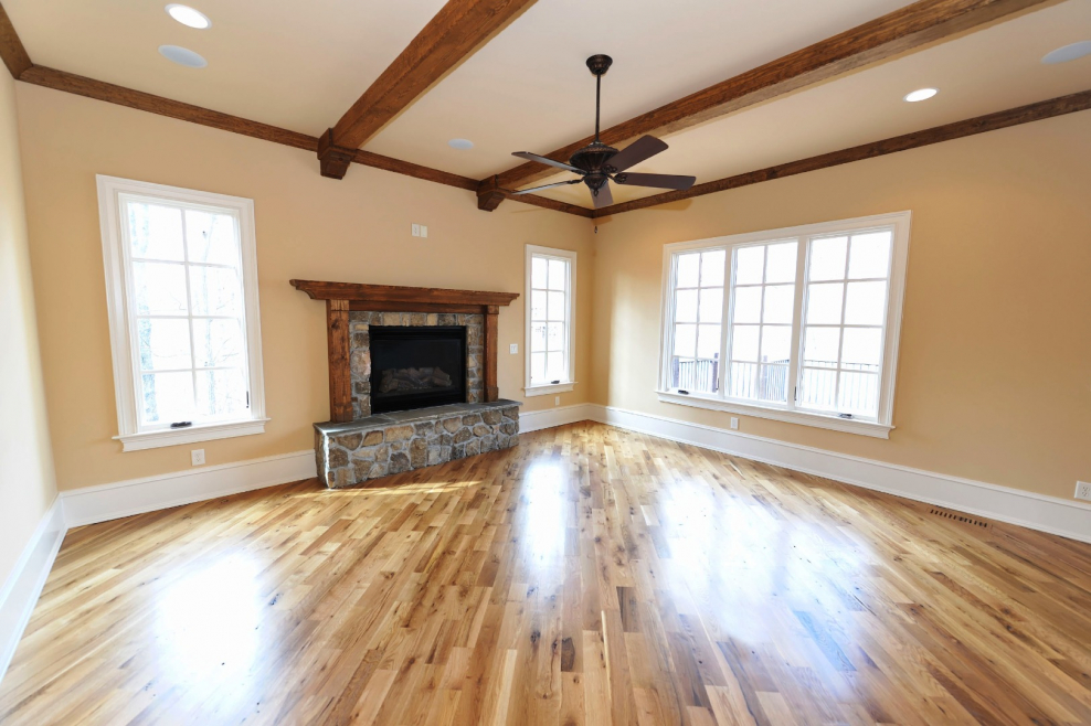 Плинтус в деревянном доме