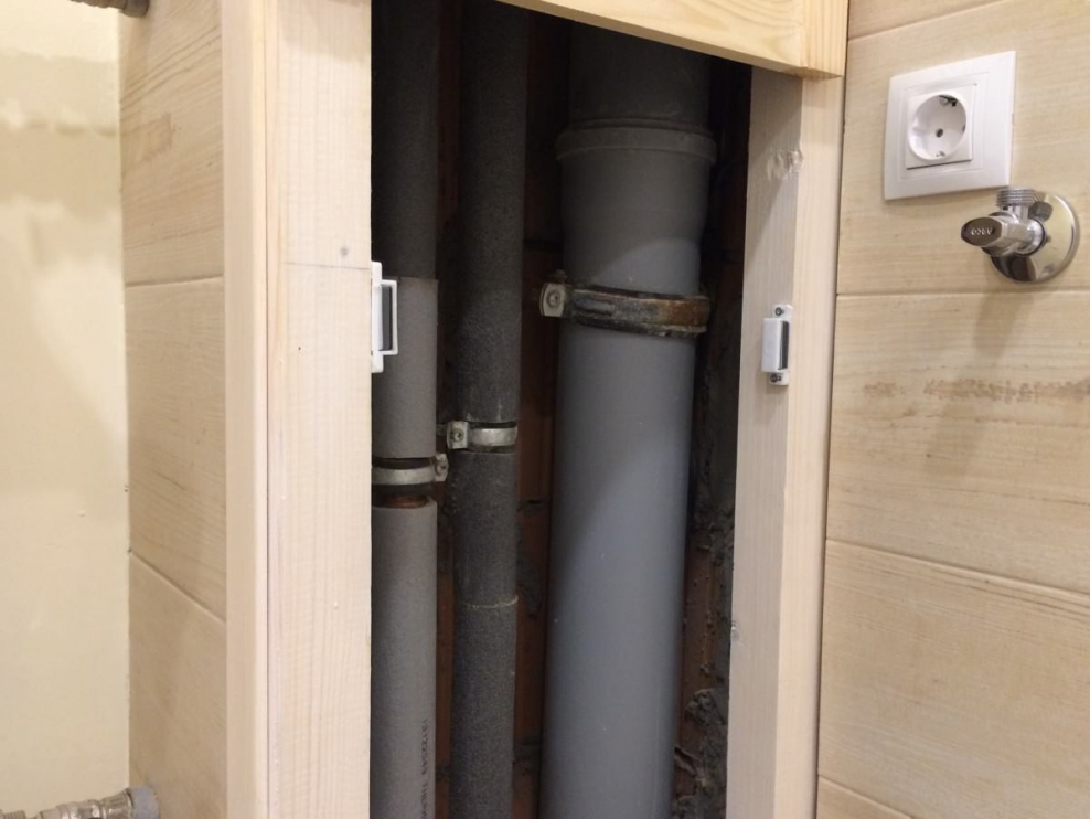 Короб для труб в коридоре