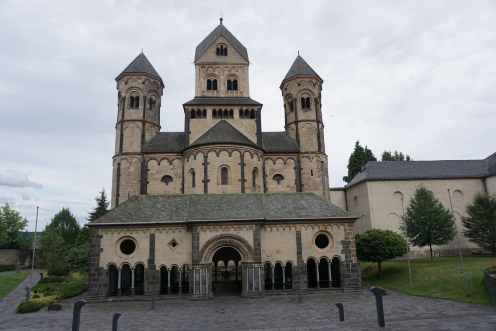 Романский храм и Готический храм