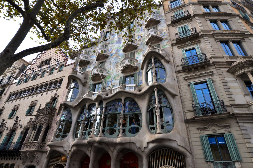 Архитектура Гауди в Барселоне Испания