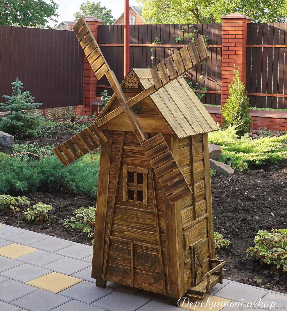 Деревянная телега для цветов