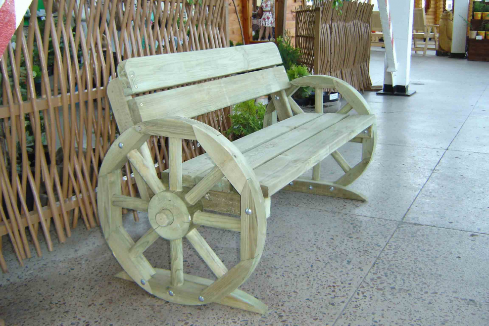 Деревянные цветочницы для сада