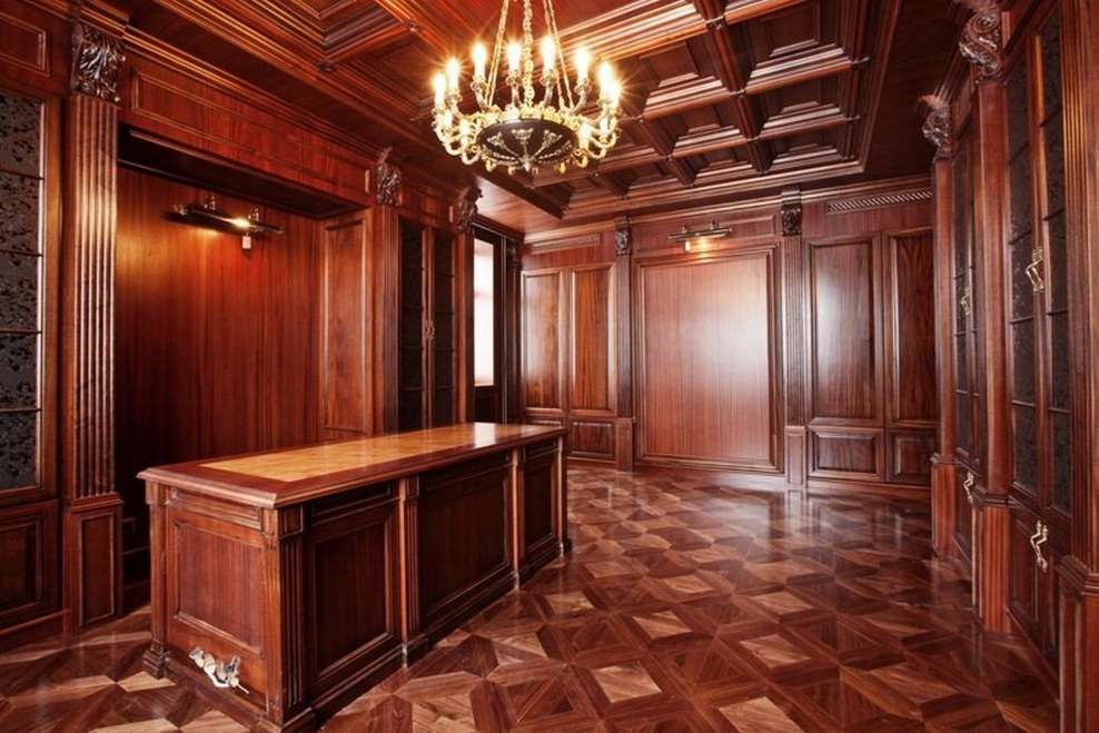 Стены обшитые деревом