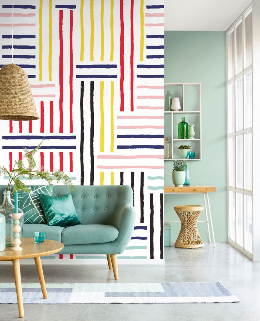 Полоски на стене