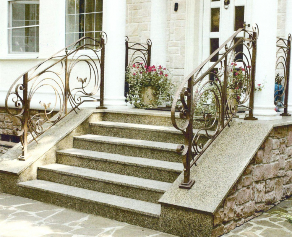 Ступеньки в частный дом входные