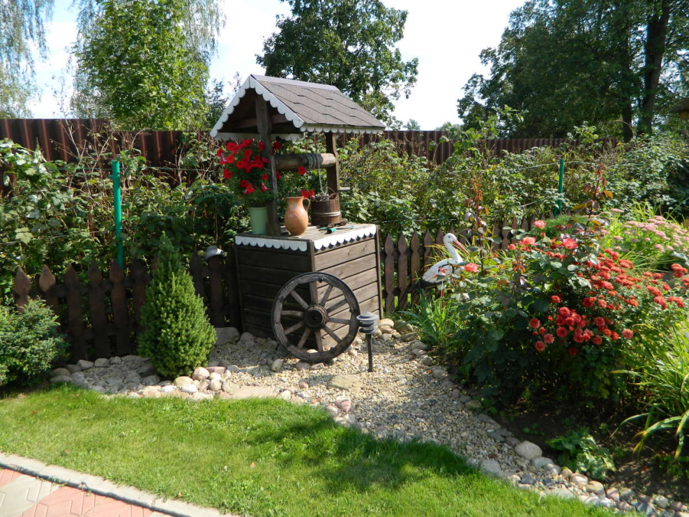 Двор в сельском стиле