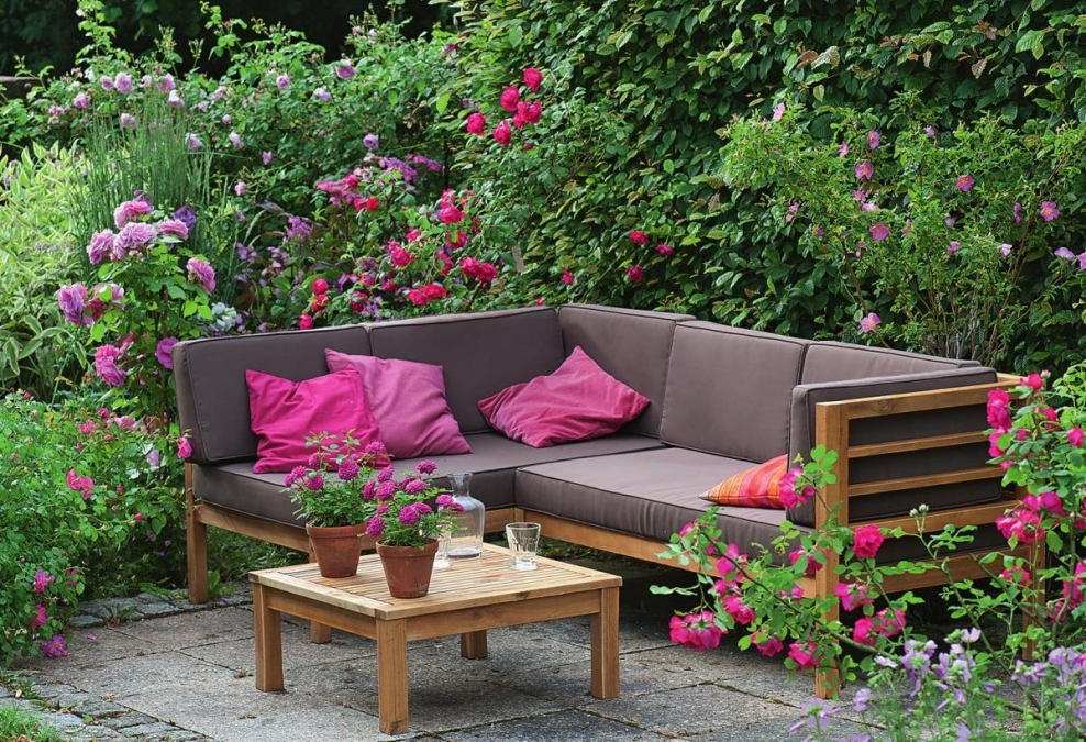 Уголок отдыха в саду