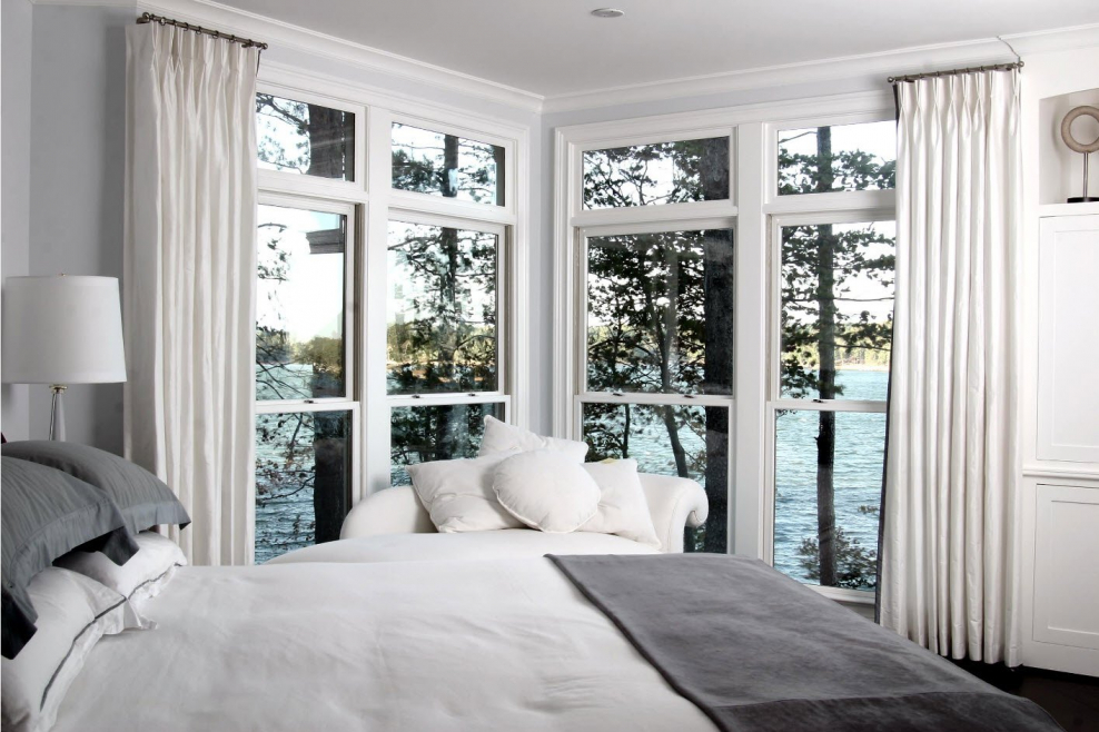 Угловое окно в интерьере