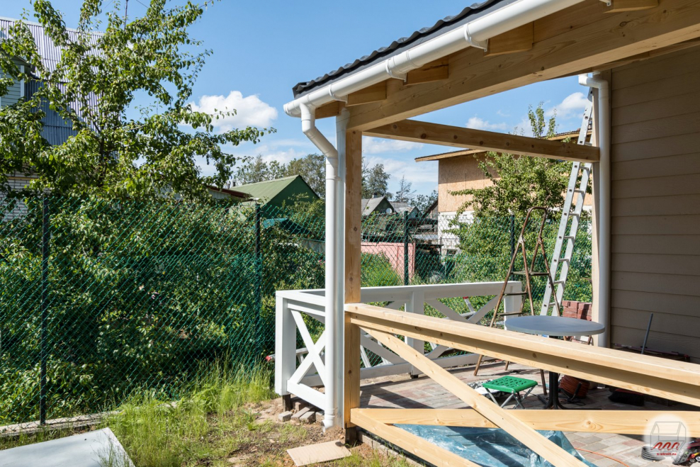 Двускатная крыша с верандой