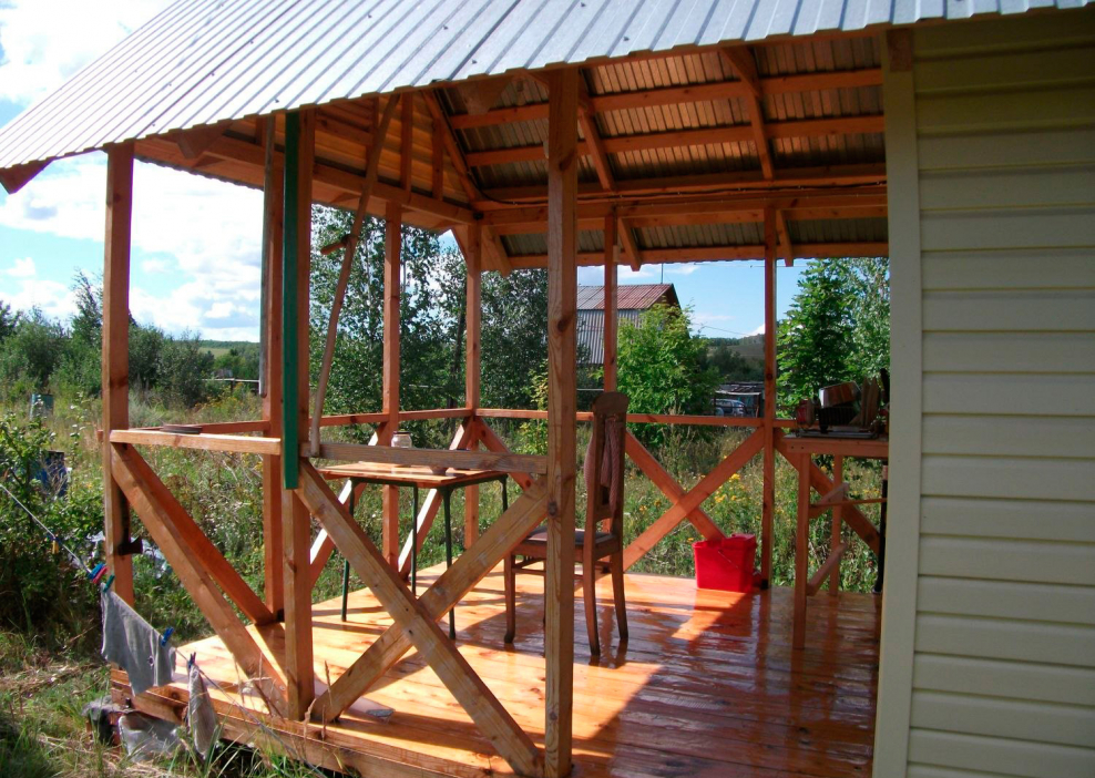 Веранда из подручного материала