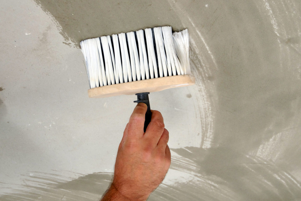 Грунтовка потолка