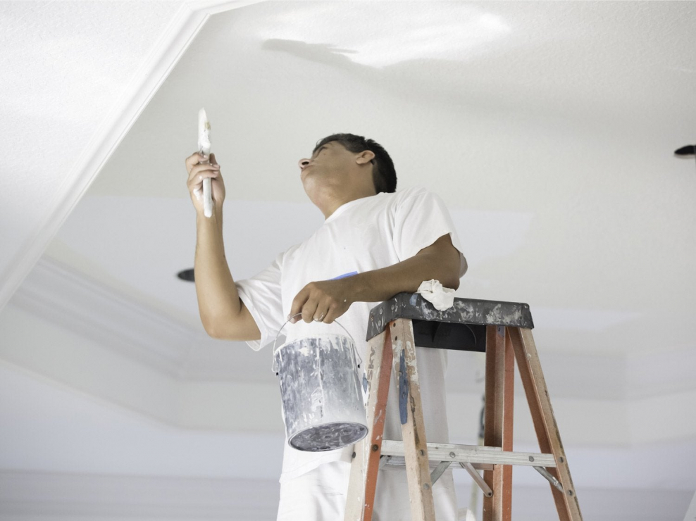 Подготовка поверхности потолка.