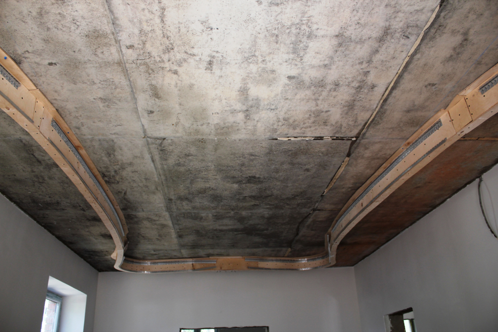 Выравнивание потолка штукатуркой