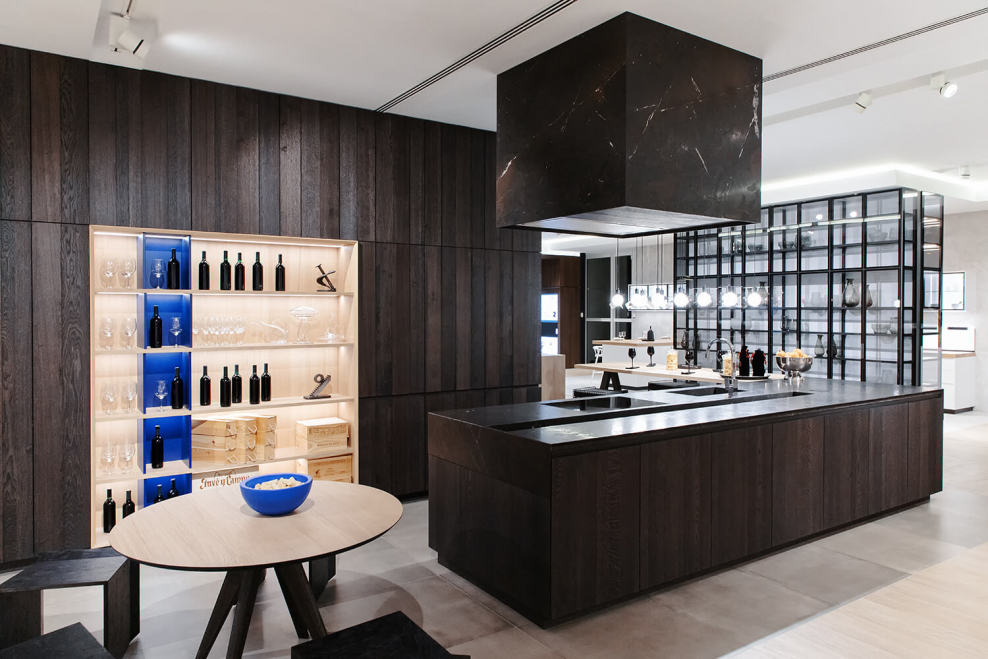 Повар на кухне