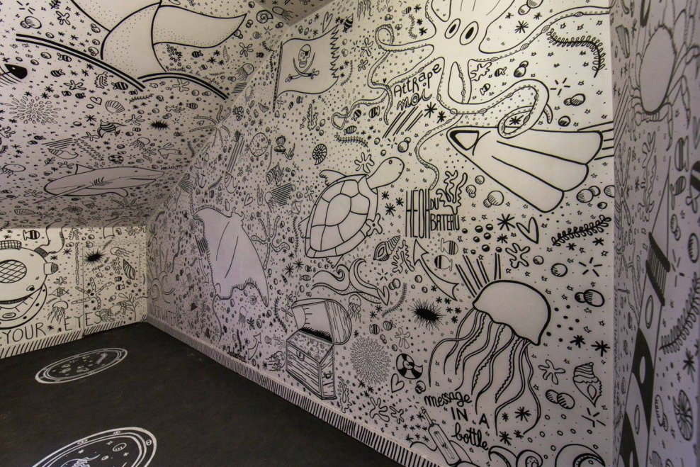 Разрисованные стены в комнате