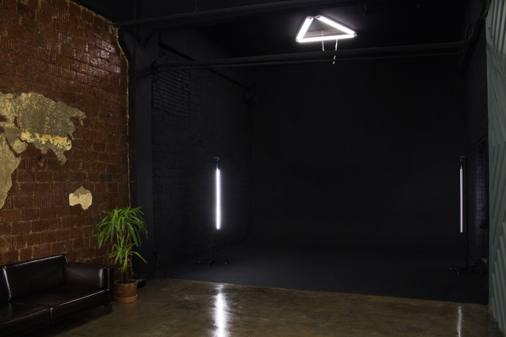 Фотостудия с черной циклорамой Москва