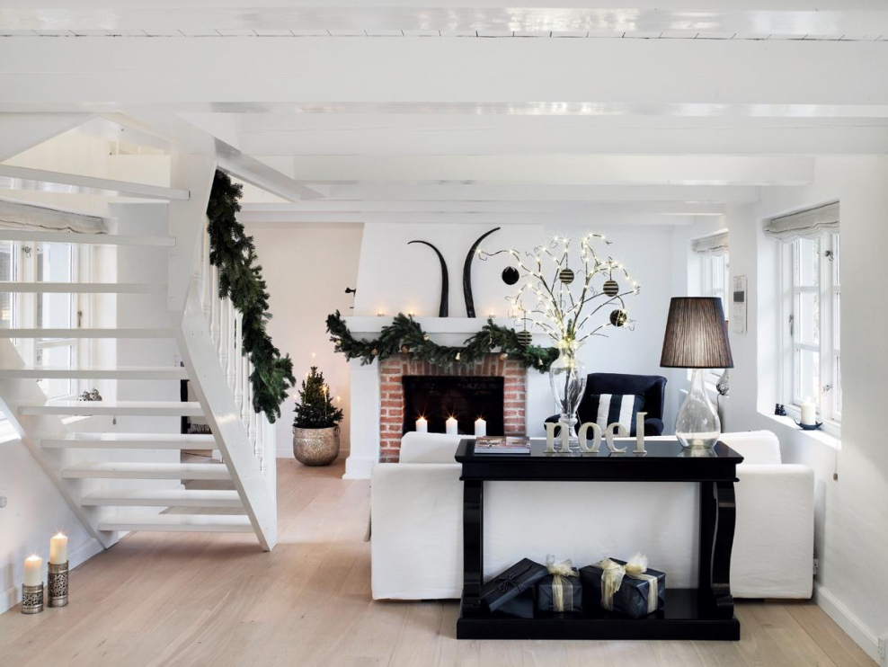 Гостиная с лестницей в скандинавском стиле