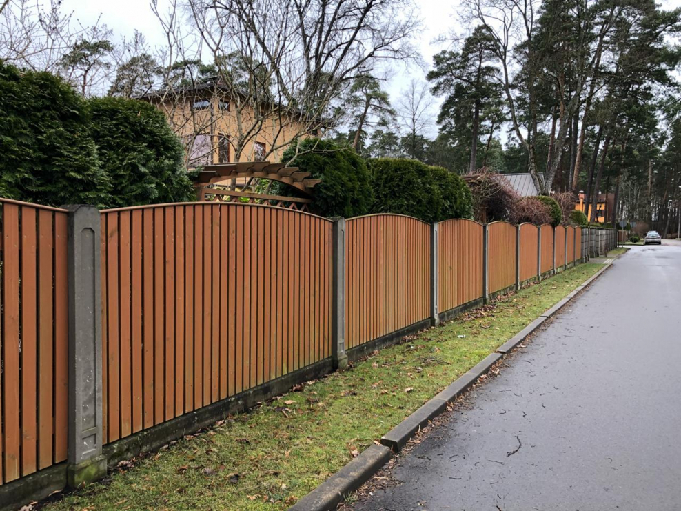 Современный деревянный забор