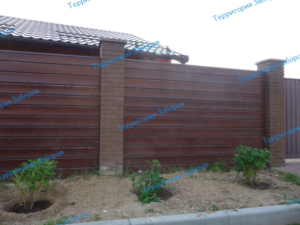 Комбинированный деревянный забор