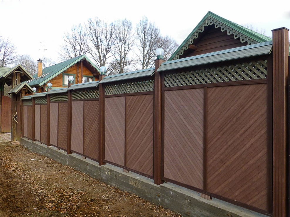 Сплошной деревянный забор