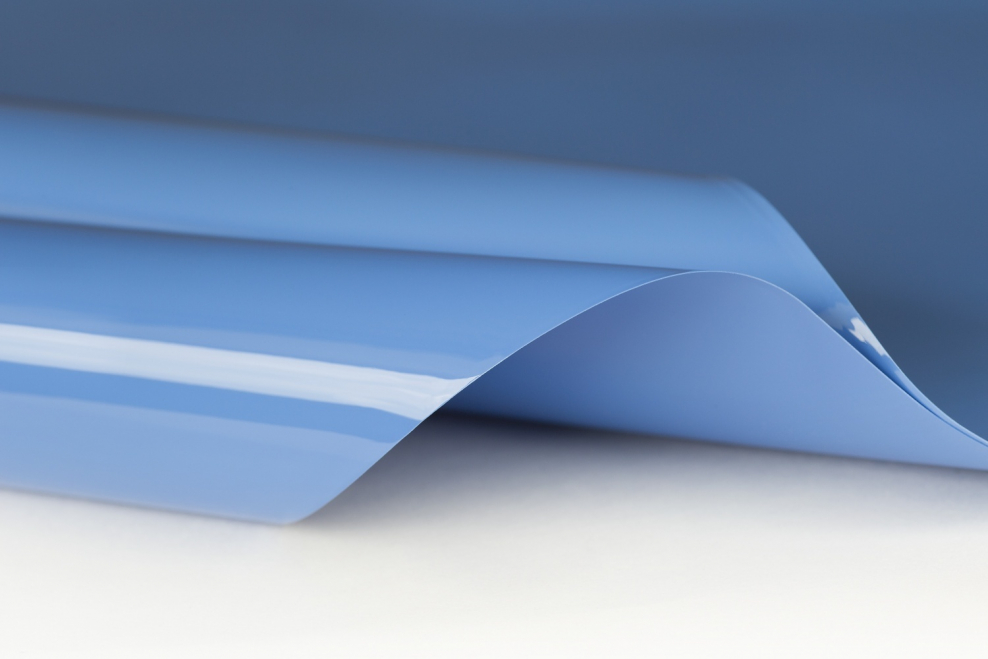 Глянцевое полотно для натяжных потолков