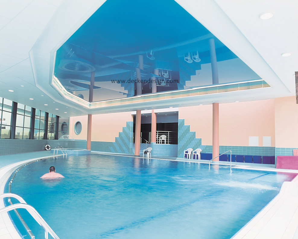 Реечный потолок в гостиной