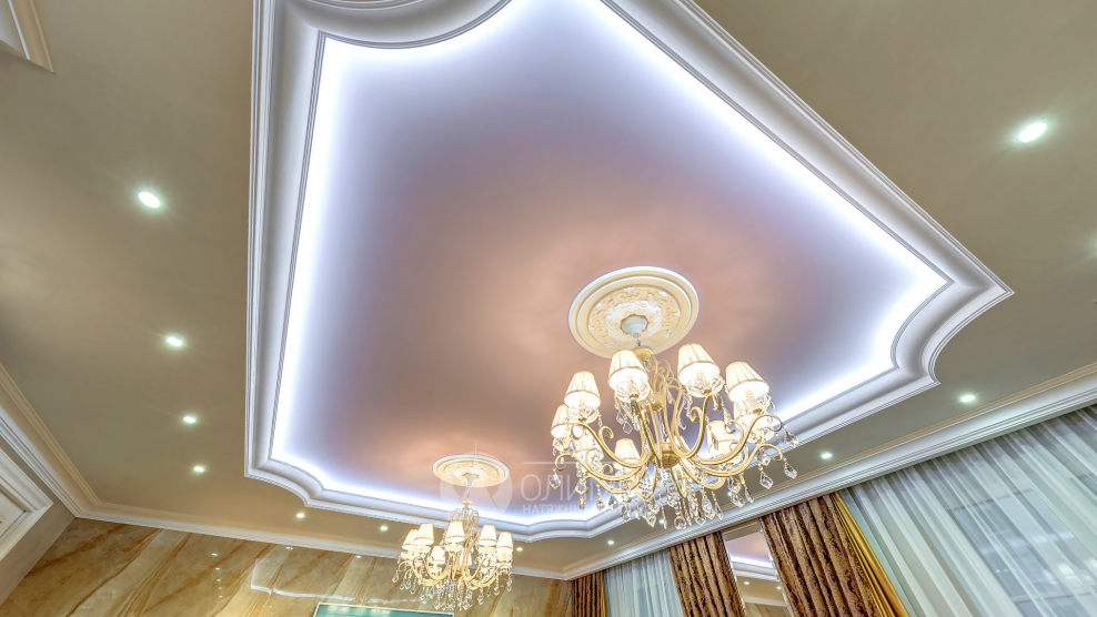 Многоуровневые натяжные потолки с подсветкой