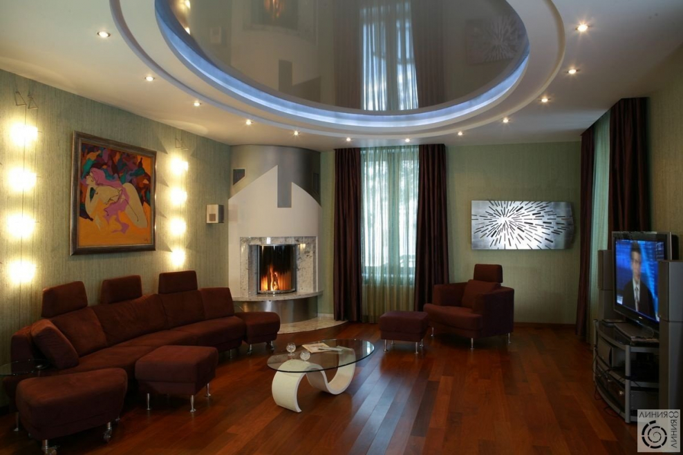 Натяжные потолки в гостиную