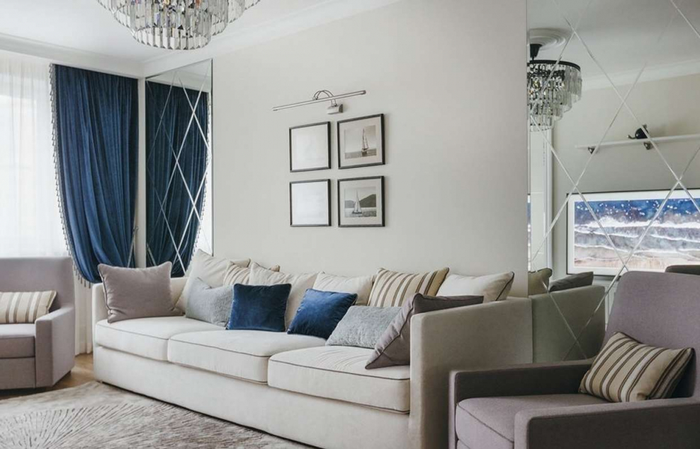 Бежевый интерьер с синими акцентами