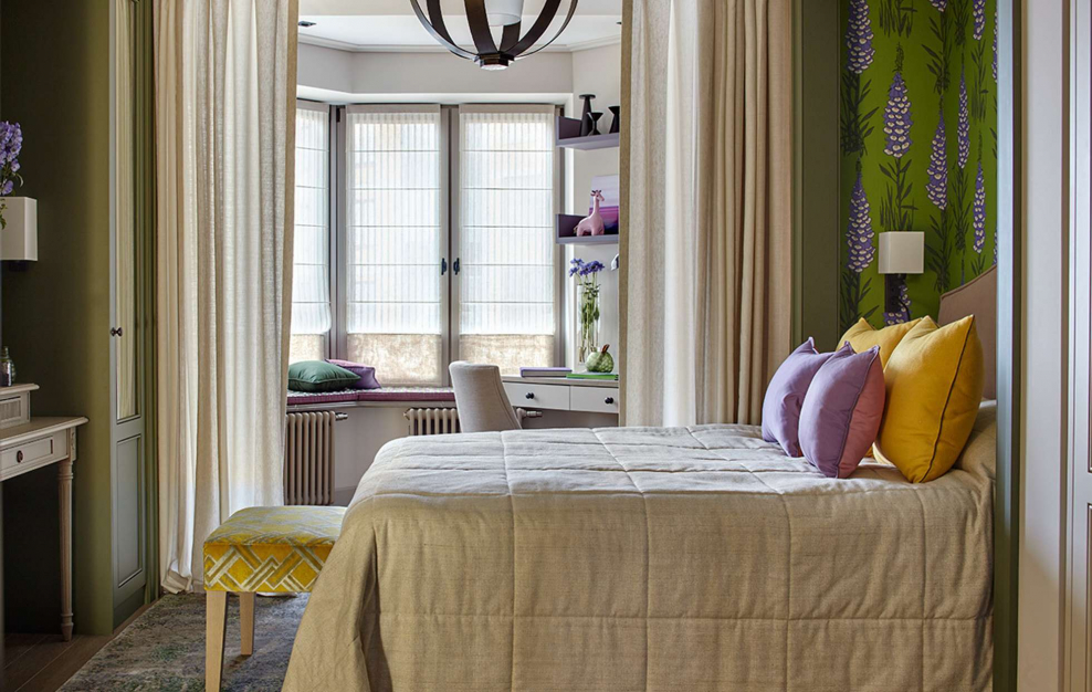 Спальня с эркером