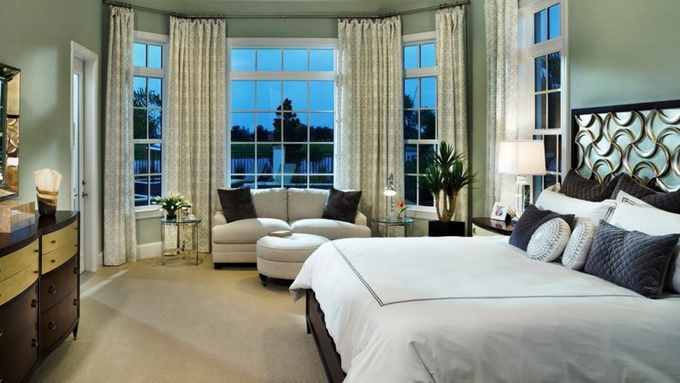 Шторы в эркере для спальни