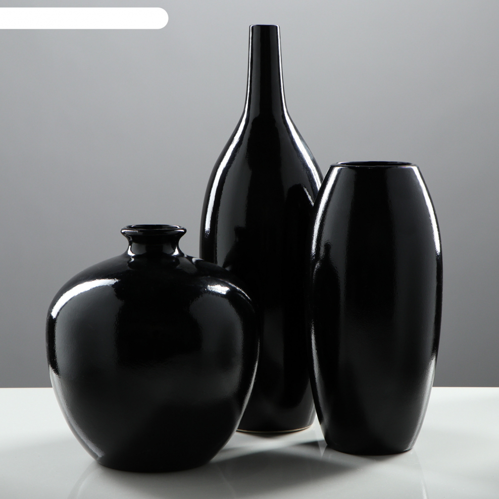 Черные керамические вазы