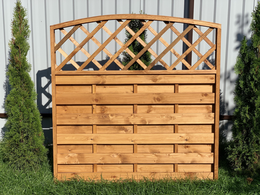 Плетеный деревянный забор