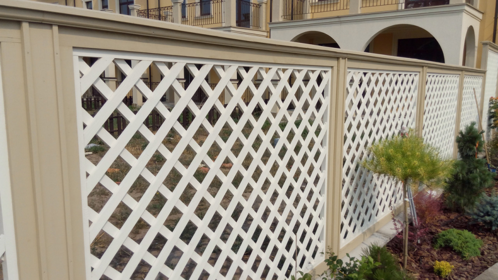 Декоративные заборы из дерева решетка