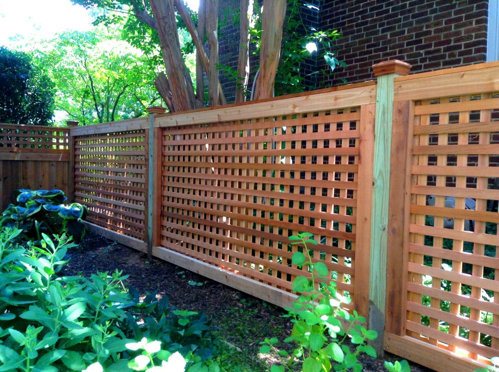 Забор решетка деревянный