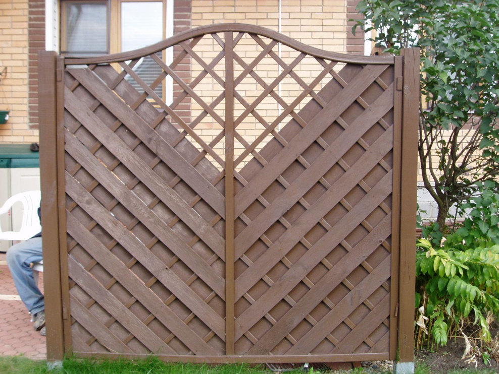 Декоративная решетка из дерева