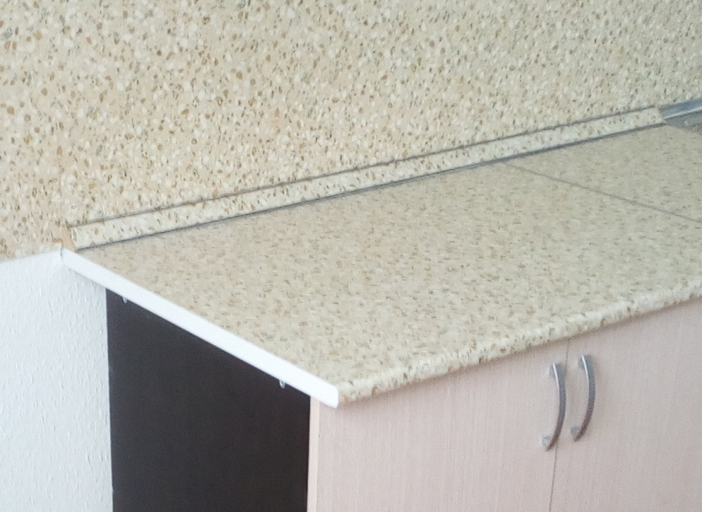 Кухонная столешница без плинтуса